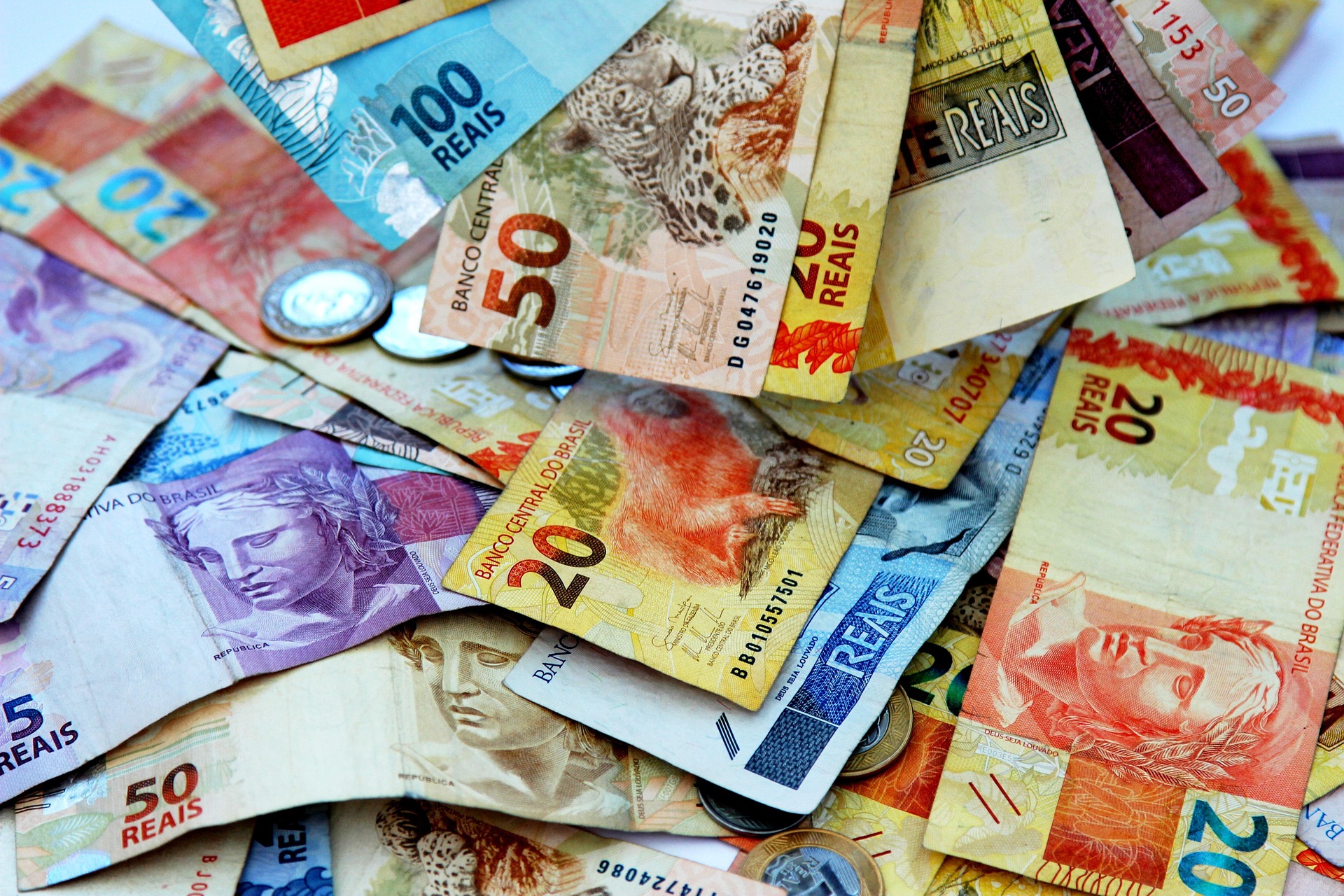 Banco Central Reduz Expectativa de Inflação e Aumenta a do PIB para 2025